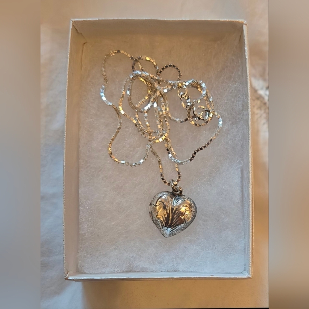 ❤️ Vintage Etched 925 Puffy Double Picture Heart Locket; 20" Venetian/Box Chain